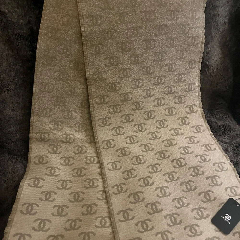 Chanel Cashmere & Silk Scarf in Beige &Tan with Gradient Pattern. - Picture 2 of 8